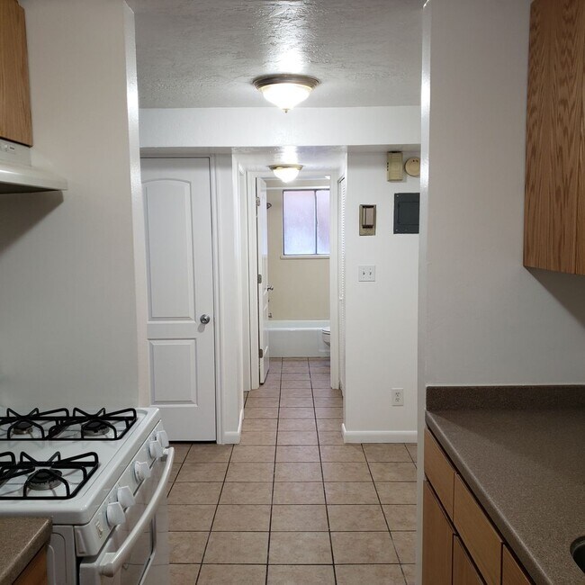 Building Photo - 1B/1B Pet Friendly Apartment South of BYU