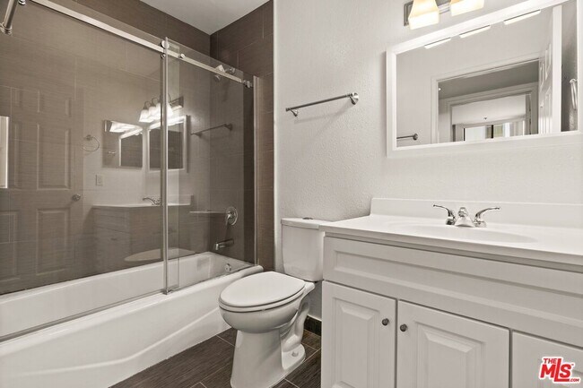 Building Photo - 1950 Rodney Dr