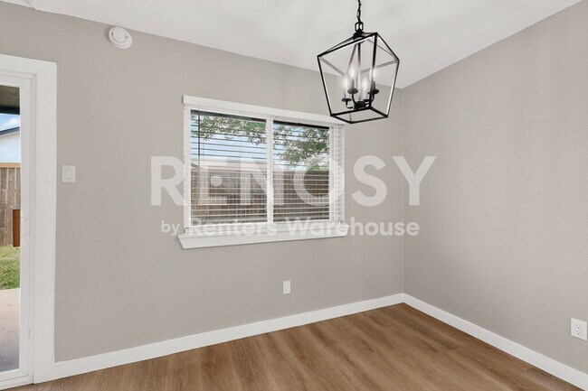 Building Photo - 507 S Spring Creek Dr