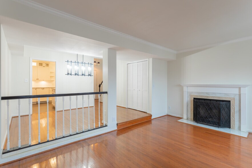 living room/dining room - 2919 S Woodstock St