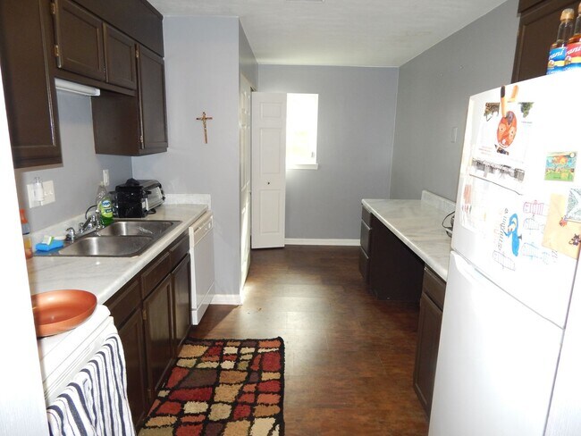 Building Photo - 305 Chowning Pl