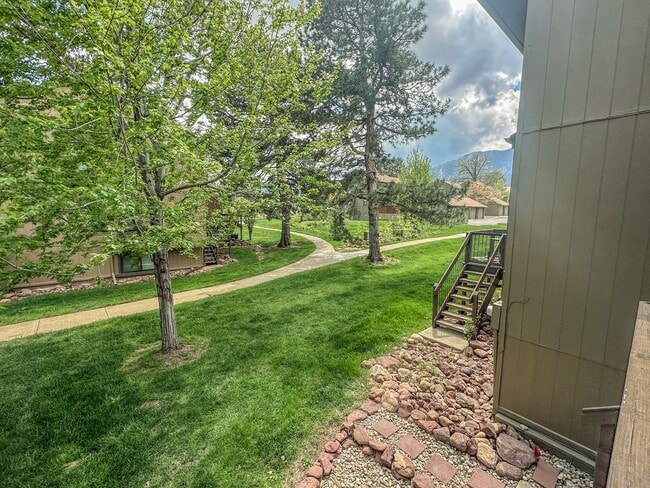 Building Photo - Beautiful & Large 4-Bd 2.5-Ba, in Boulders...