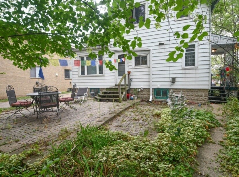 Building Photo - 3332 S Whitnall Ave