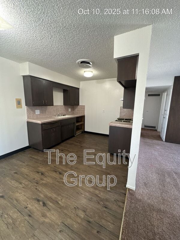 Building Photo - 2837 W Walnut Ave