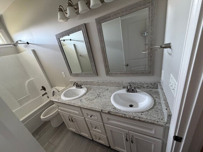 Building Photo - Home in Hahira