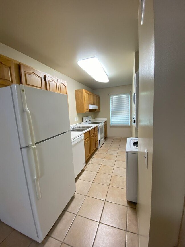 Building Photo - 110 W 5th St