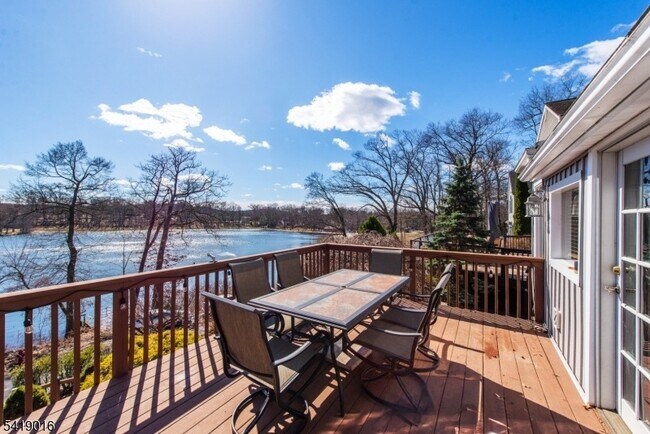 Building Photo - 25 Lake Rd