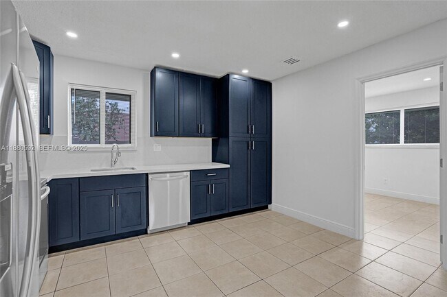 Building Photo - 136 NW 6th Ave