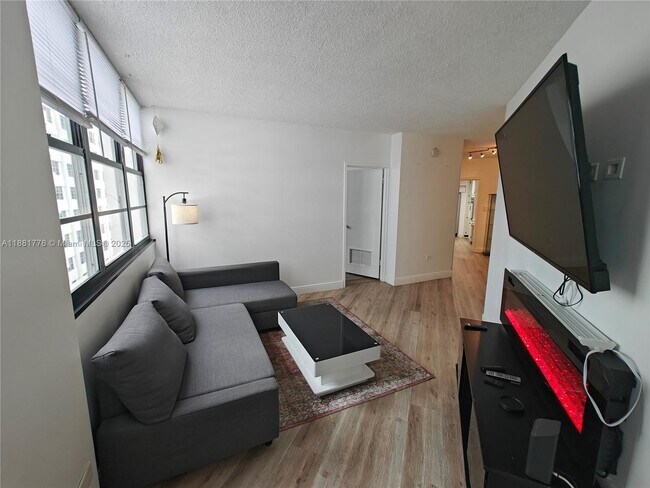 Building Photo - 905 Brickell Bay Dr