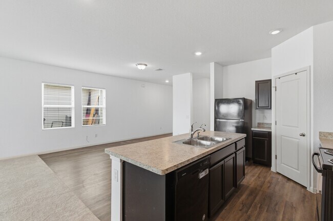 Building Photo - 211 Shiro Dr