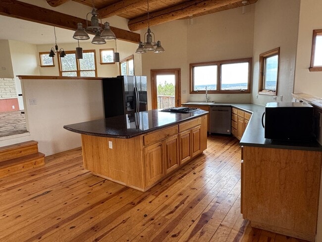 Building Photo - 3 Bedroom, 3 Bathroom Home in Edgewood
