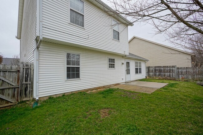 Building Photo - 14931 Silver Thorne Way