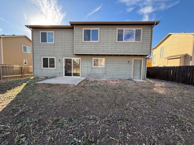 Building Photo - 3 Bed 2.5 Bath w/AC - MileStoneRES