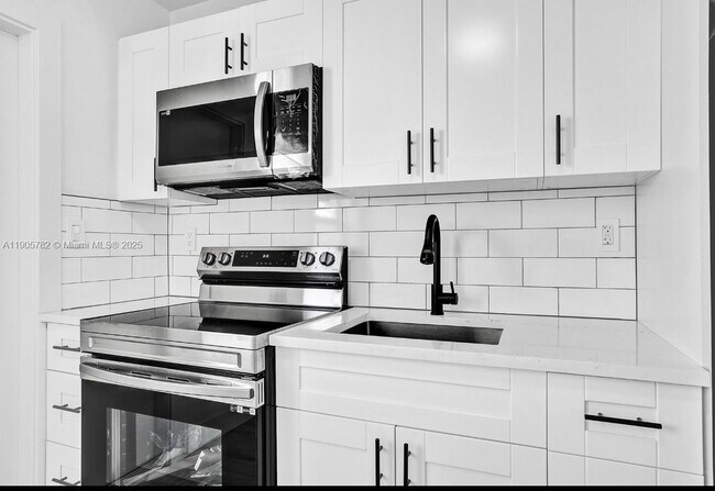 Building Photo - 1300 NE 2nd Ave