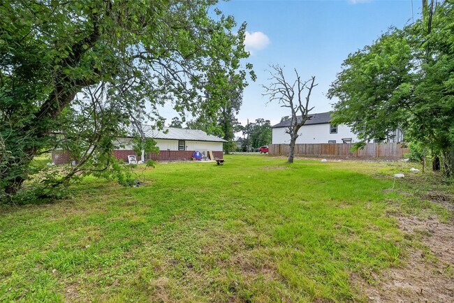 Building Photo - 8221 Bigwood St
