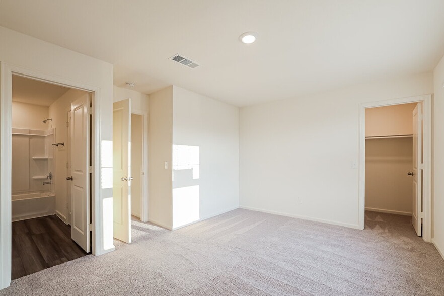 Building Photo - 6179 Pine Cir