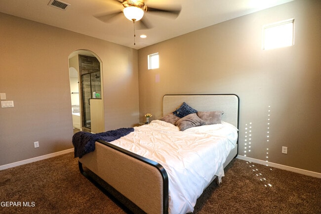 Building Photo - 13438 Everingham St