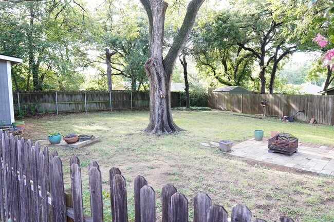 Building Photo - 2205 Vail Ct
