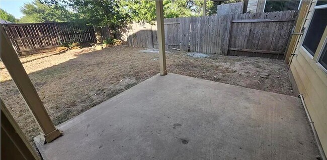 Building Photo - 2228 Nestlewood Dr