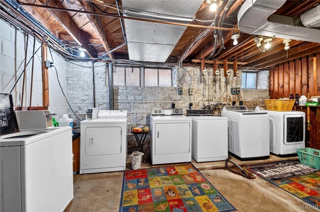 Building Photo - 4931 Jamieson Ave