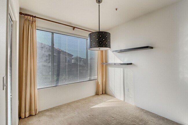 Building Photo - Bright & Spacious 2 Bed, 2 Bath Apartment