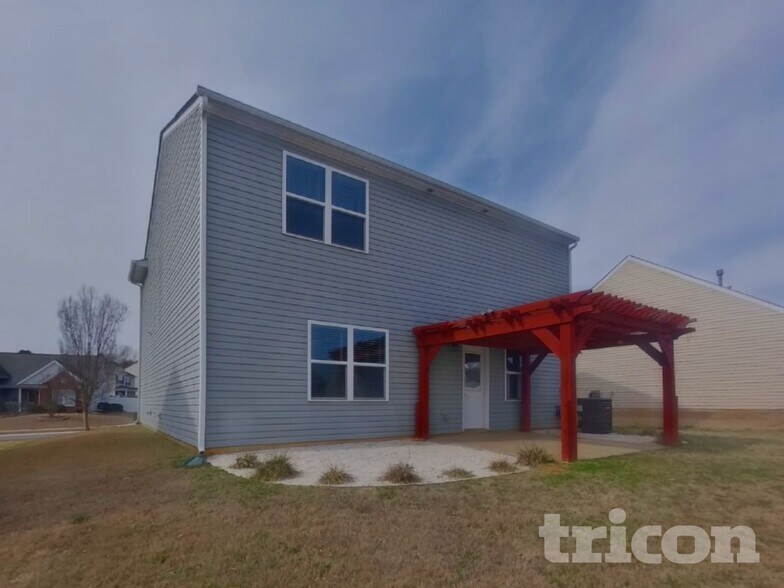 Building Photo - 1048 Silverberry St