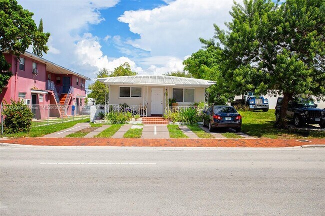 Building Photo - 1225 SW 7th St