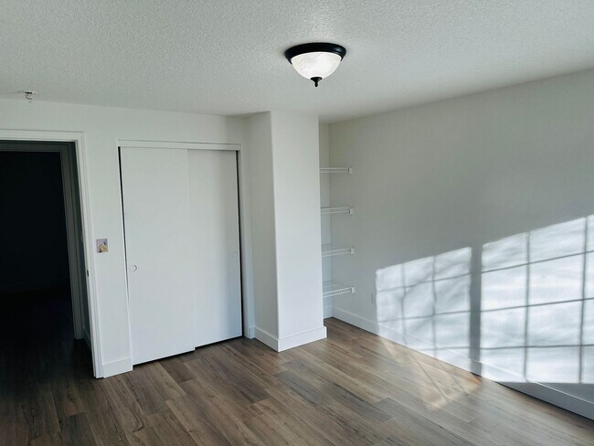 Building Photo - Charming Newly Remodeled Acreage Home