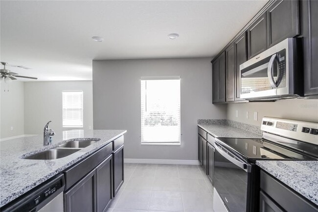 Building Photo - 127 Tulip Ln