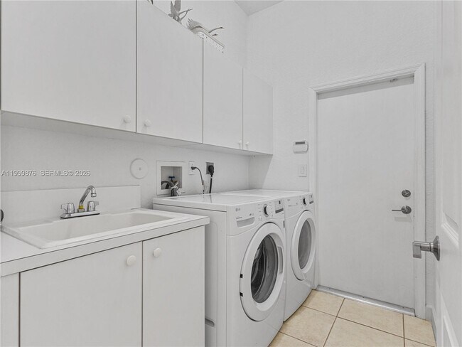 Building Photo - 11339 NW 71st St