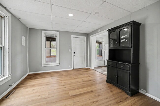 Building Photo - 1 Bedroom Rental in Saginaw $750/Month