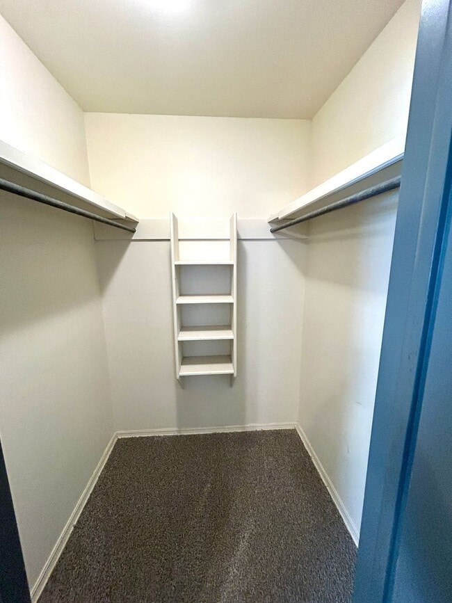 Building Photo - 3804 SE Dorchester Dr