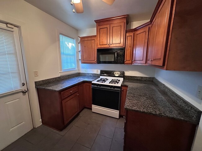 Building Photo - Cottage Style Home