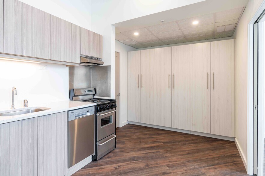 8-1/2 feet of wardrobe/storage space - 818 12th St