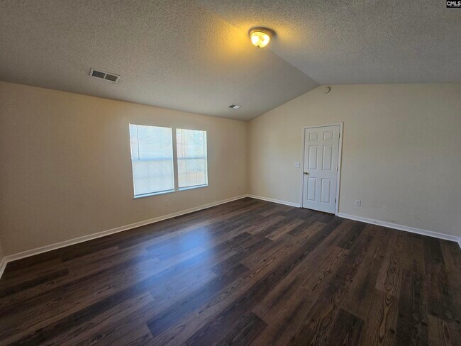 Building Photo - 132 Fox Grove Cir