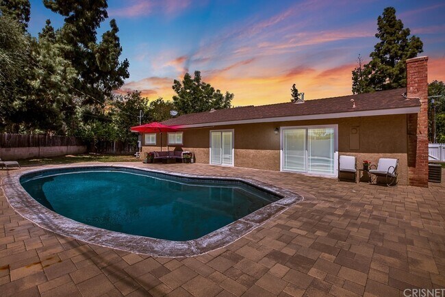 Building Photo - 8601 Santa Susana Plz