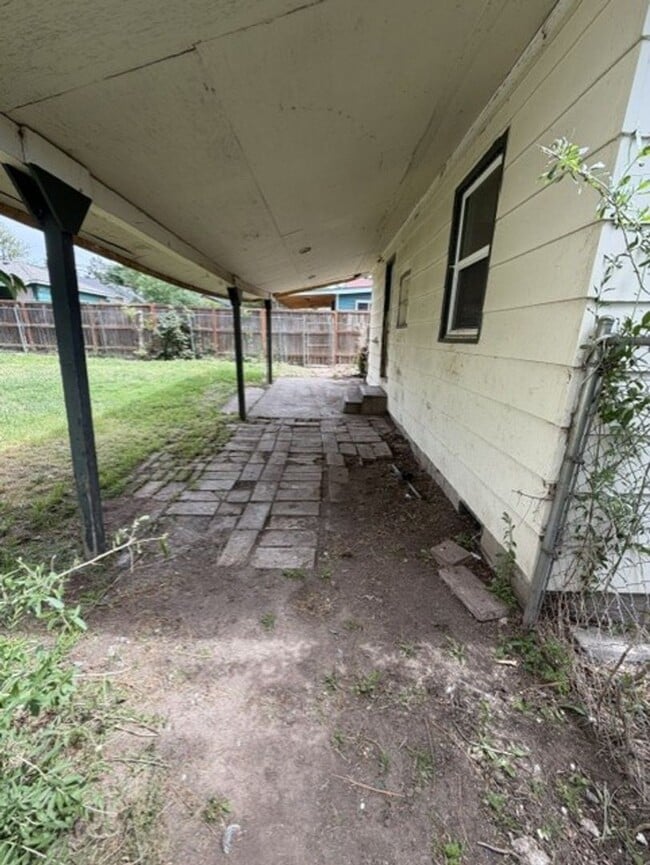 Building Photo - 4 Bedroom 1 Bath- Home