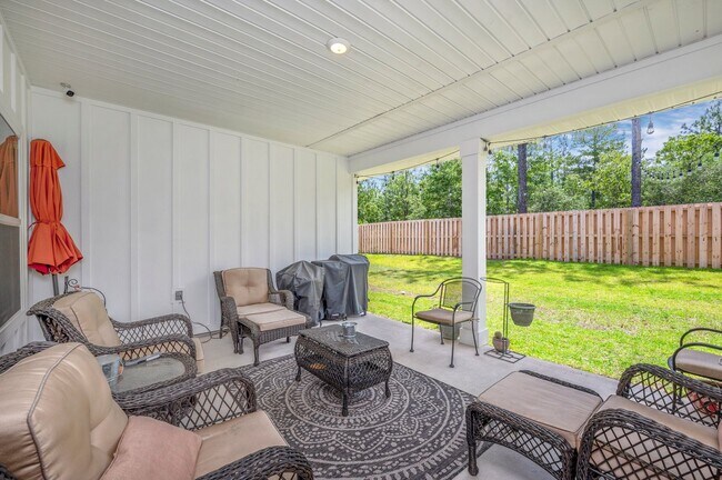 Building Photo - Stunning 4 Bedroom, 3 Bath Home in Shoal R...