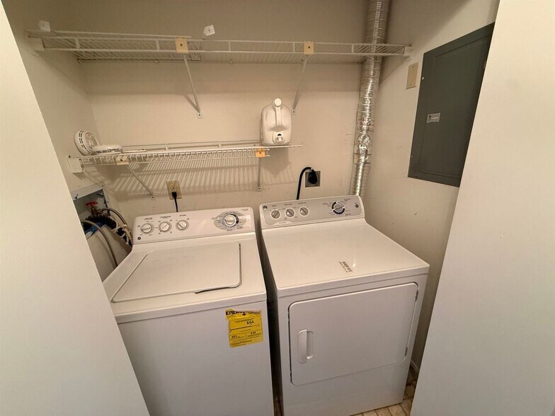 Building Photo - L4 Stonehedge, L4