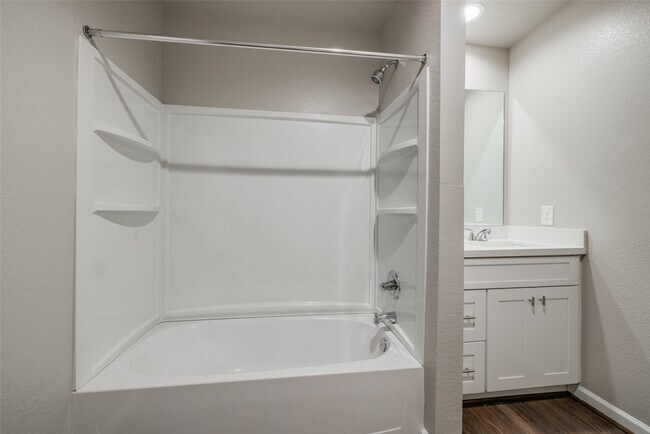 Building Photo - 221 Pk Pl Cir