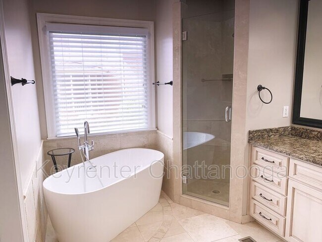 Building Photo - 8011 Dancing Fern Trail