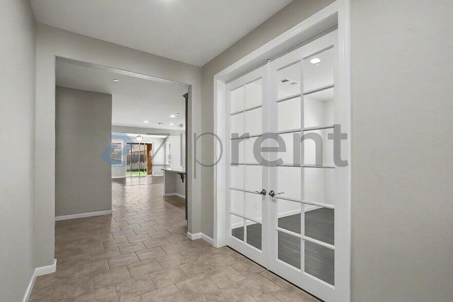 Building Photo - 3730 Iskenderun Ave