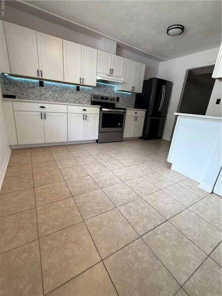 Building Photo - 15 Otsego Dr