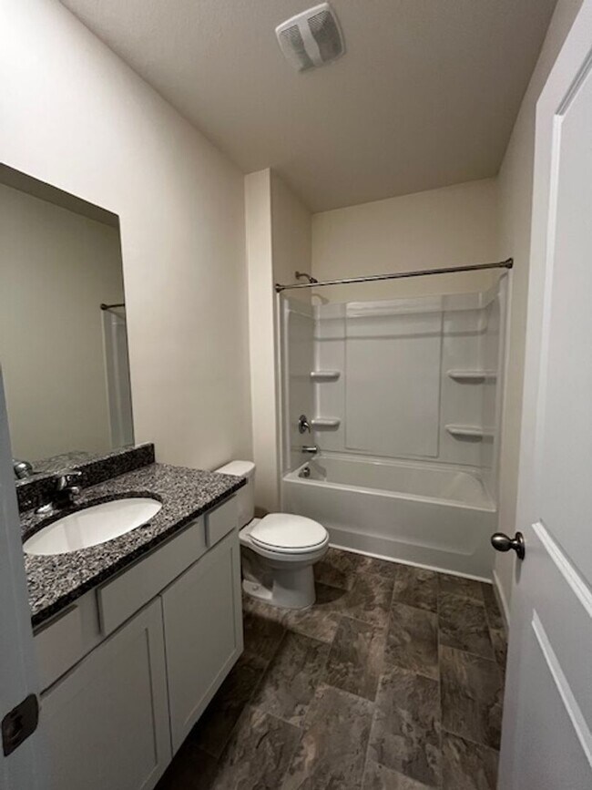 Building Photo - One level 4 Bed 3 Bath home built in 2024