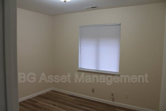 Building Photo - 3112 Groom Dr