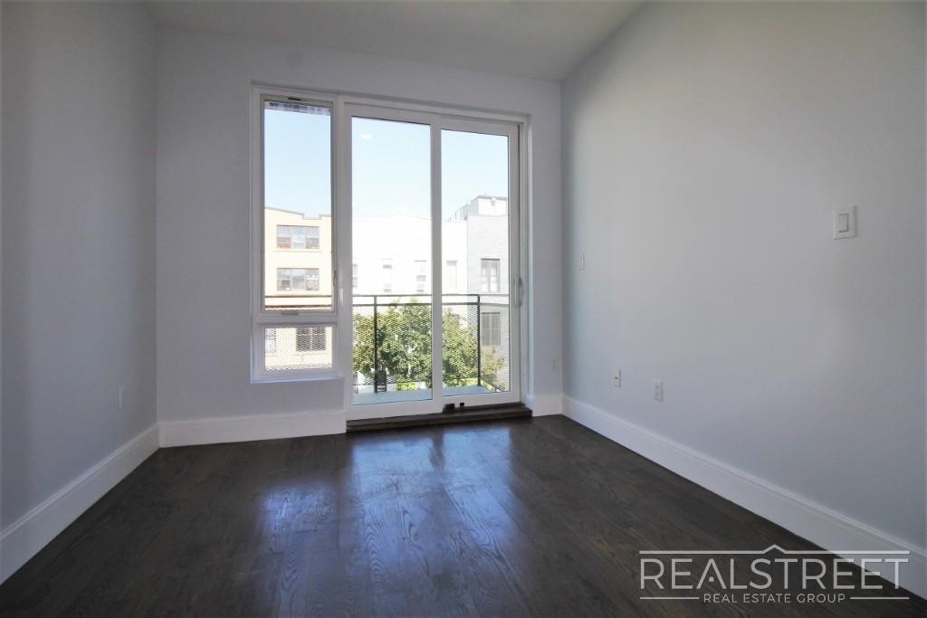 Building Photo - Luxury 2 BR in Bushwick with Balcony & Roo...