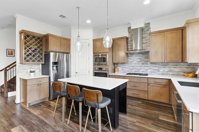 Building Photo - 221 Adams St