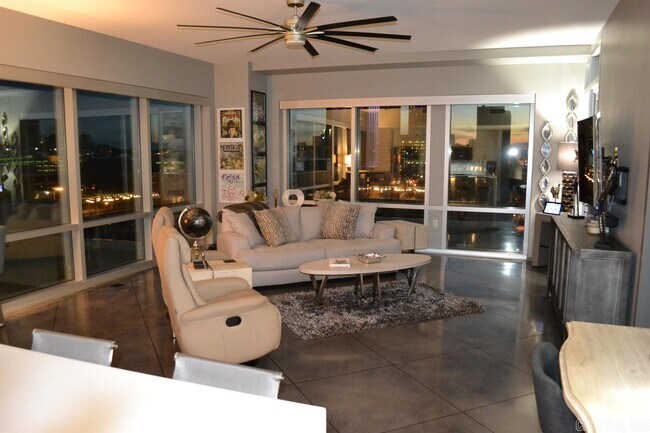 Building Photo - 315 Rock St