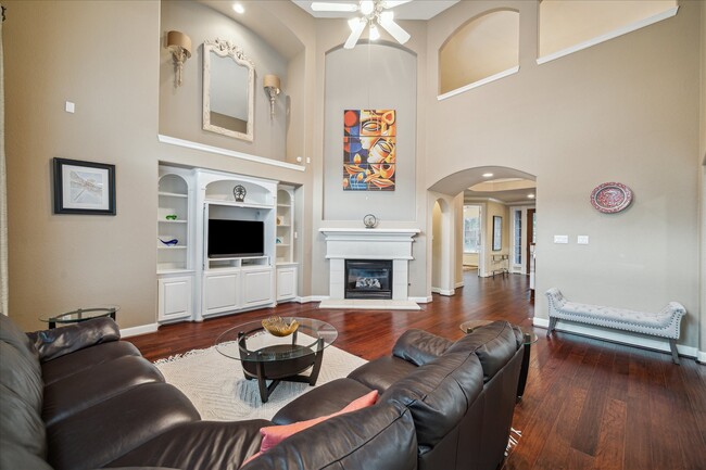 Building Photo - 18063 Crescent Royale Way