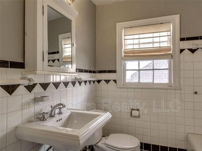 Building Photo - 2304 NW 28th St